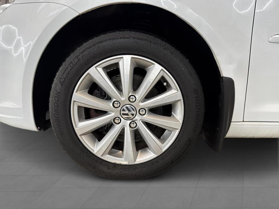 VOLKSWAGEN TOURAN 2015