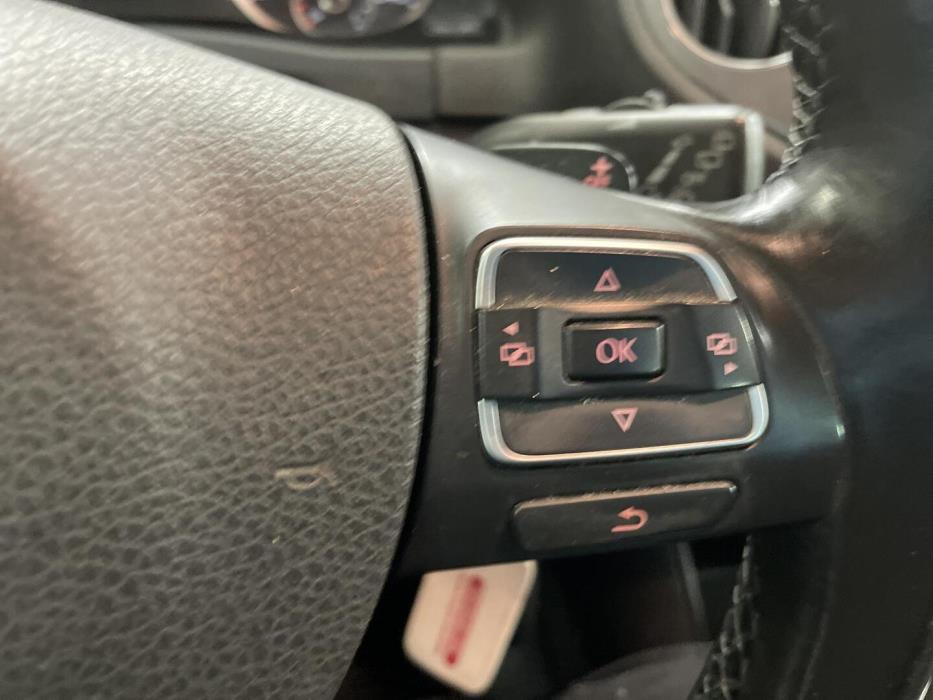 VOLKSWAGEN Tiguan 2012