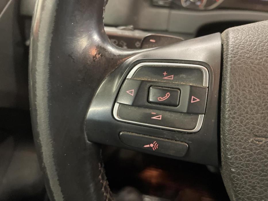 VOLKSWAGEN Tiguan 2012