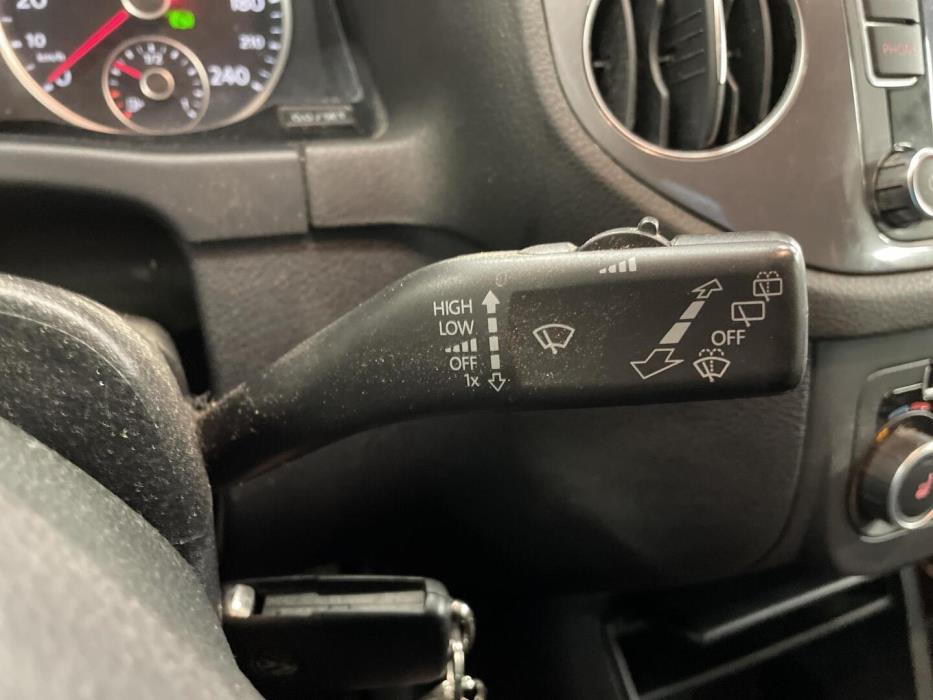 VOLKSWAGEN Tiguan 2012