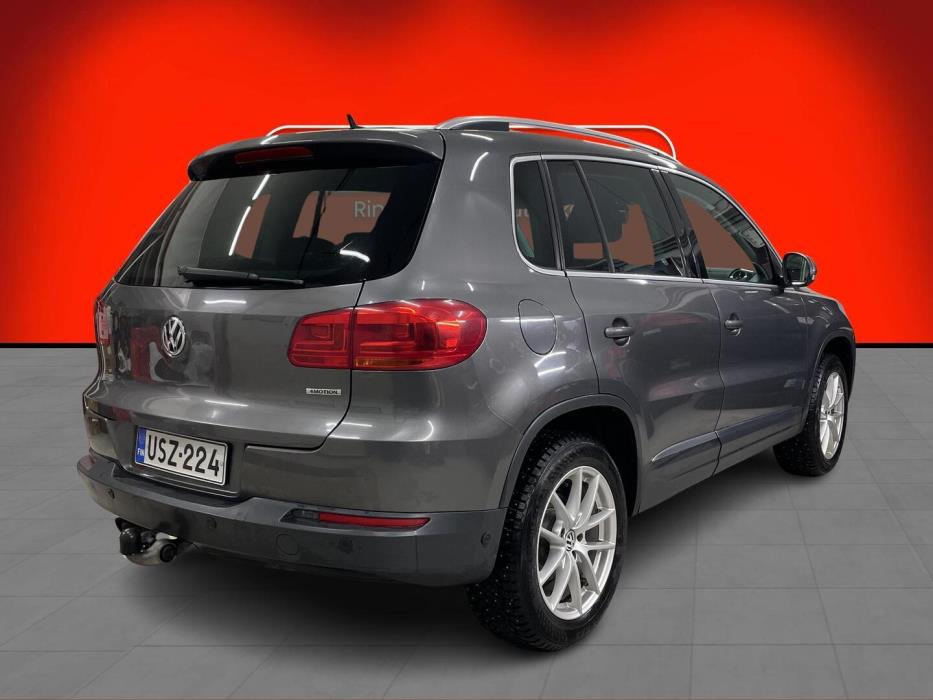 VOLKSWAGEN Tiguan 2012