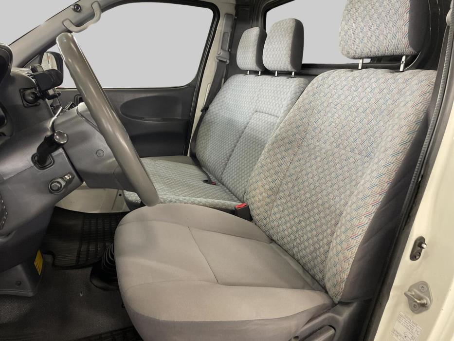 TOYOTA Hiace 2004