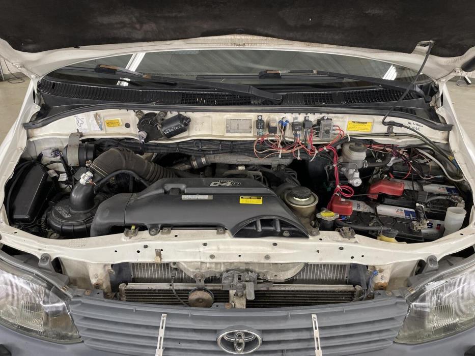 TOYOTA Hiace 2004