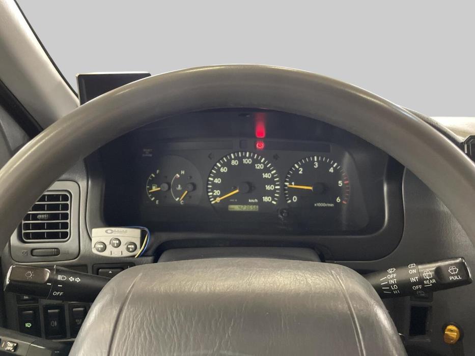 TOYOTA Hiace 2004