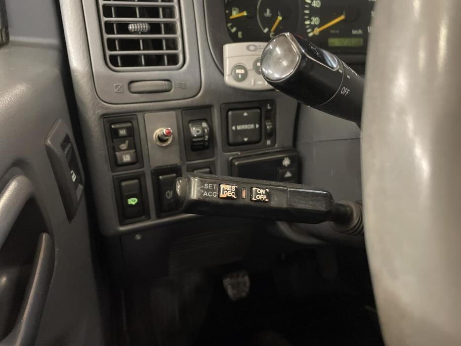 TOYOTA Hiace 2004