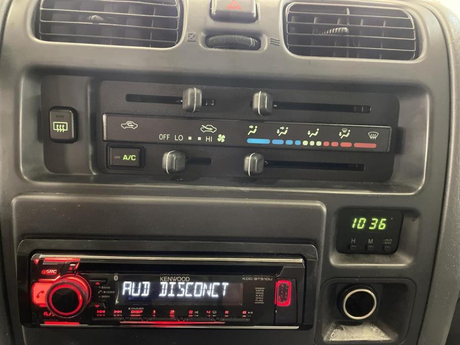 TOYOTA Hiace 2004