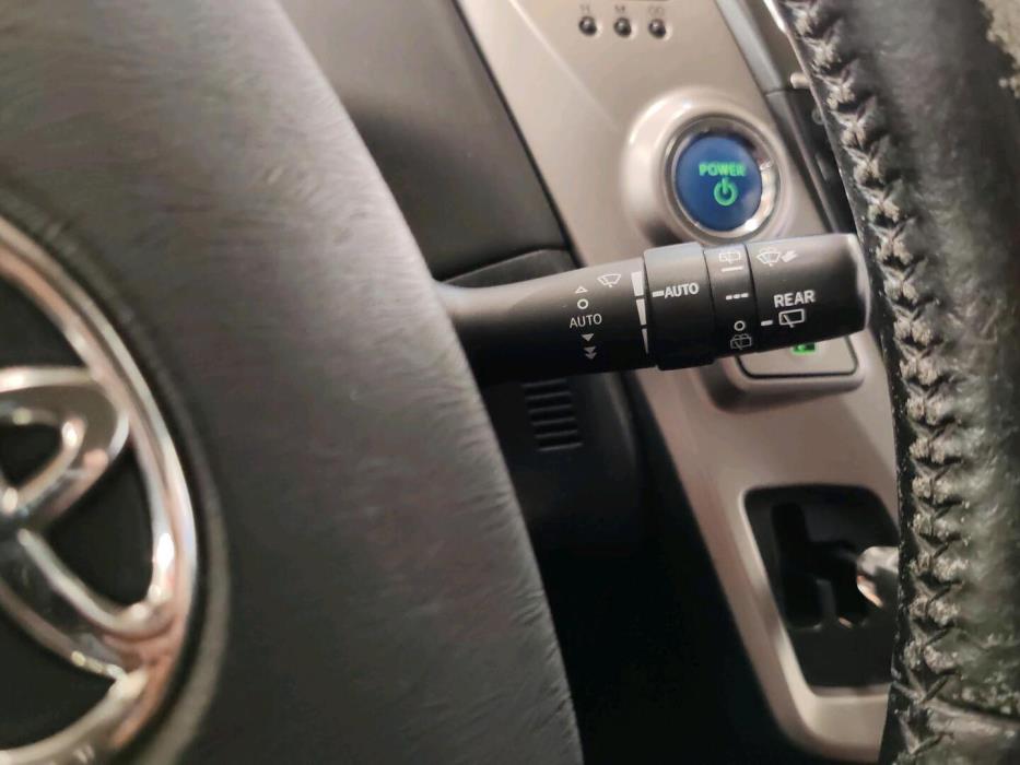 TOYOTA Prius 2017
