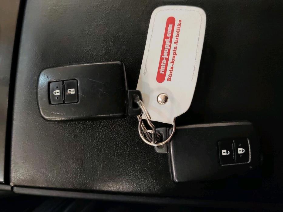 TOYOTA Prius 2017
