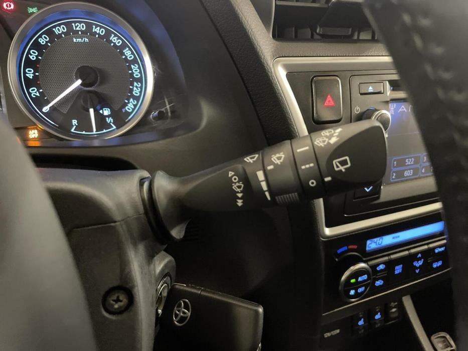TOYOTA Auris 2014