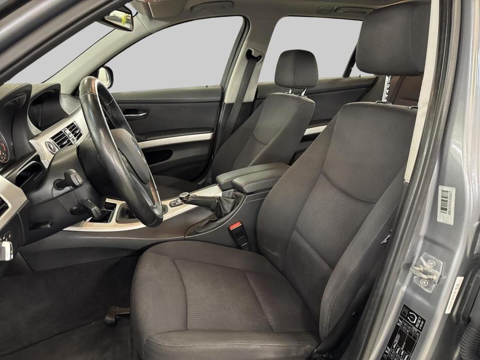 BMW 320 2011