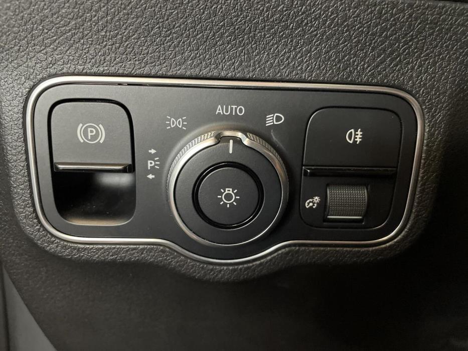 MERCEDES-BENZ EQB 2022