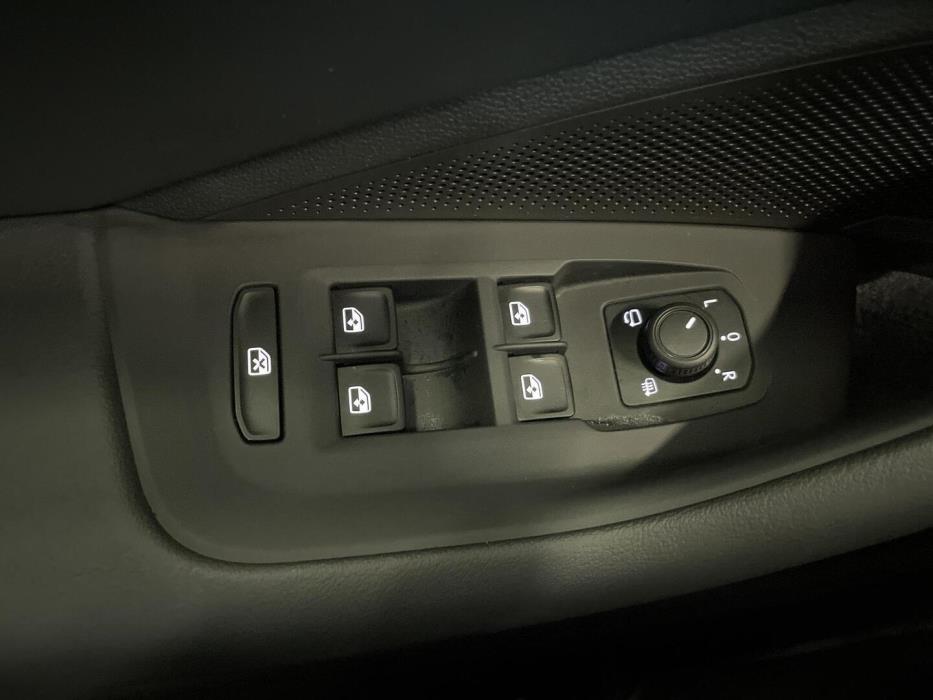 VOLKSWAGEN PASSAT 2025