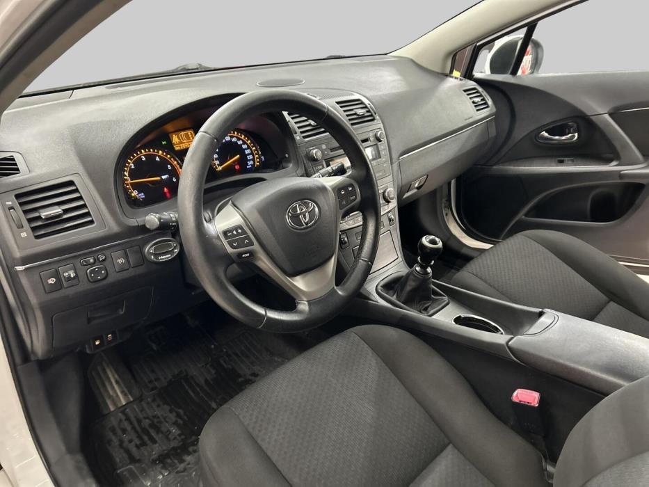 TOYOTA Avensis 2010