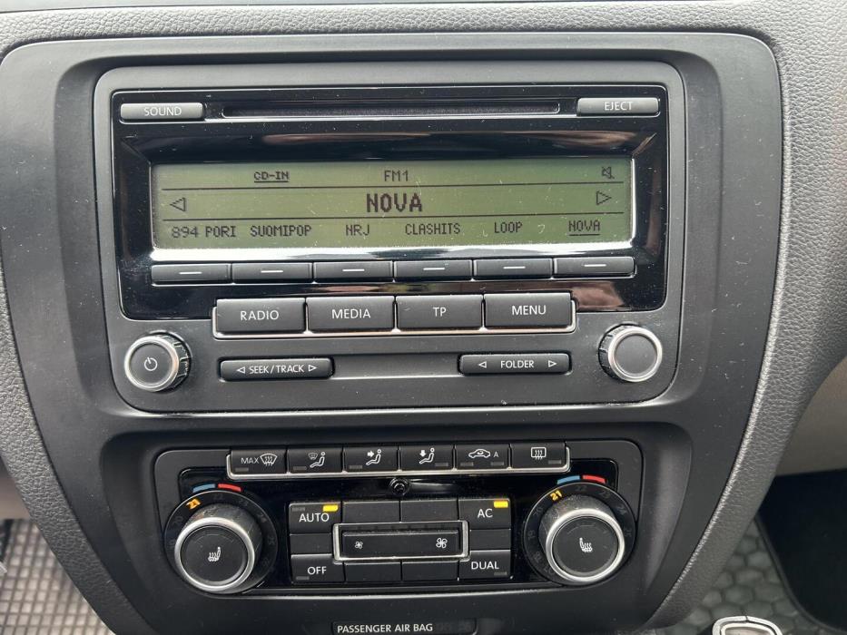 VOLKSWAGEN Jetta 2011