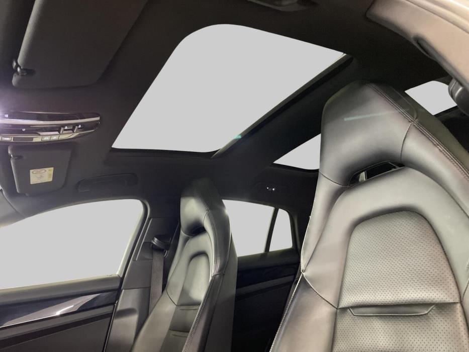 PORSCHE Panamera 2018