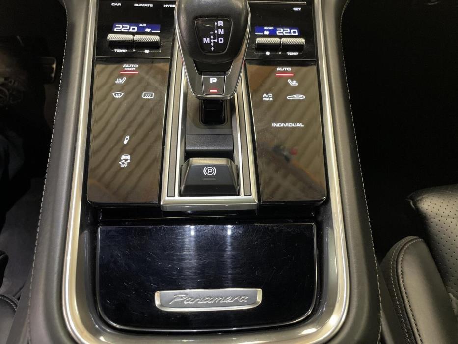 PORSCHE Panamera 2018