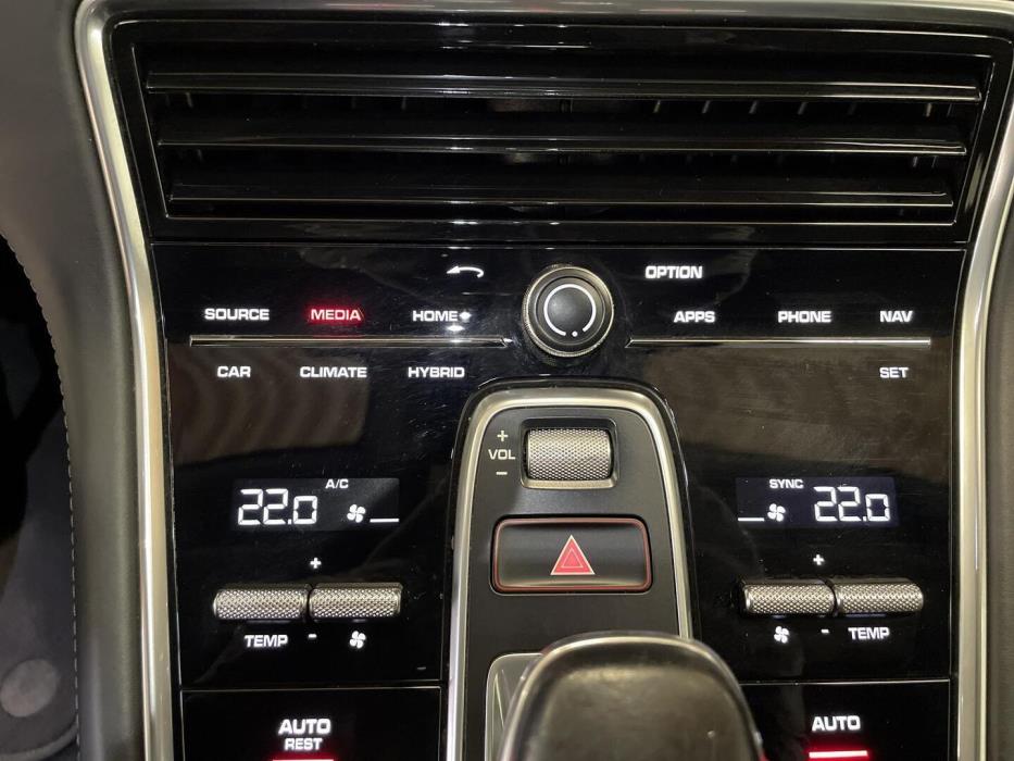PORSCHE Panamera 2018