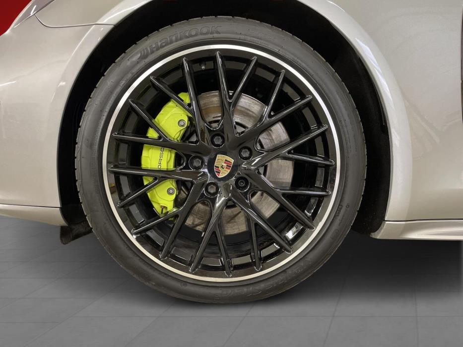 PORSCHE Panamera 2018