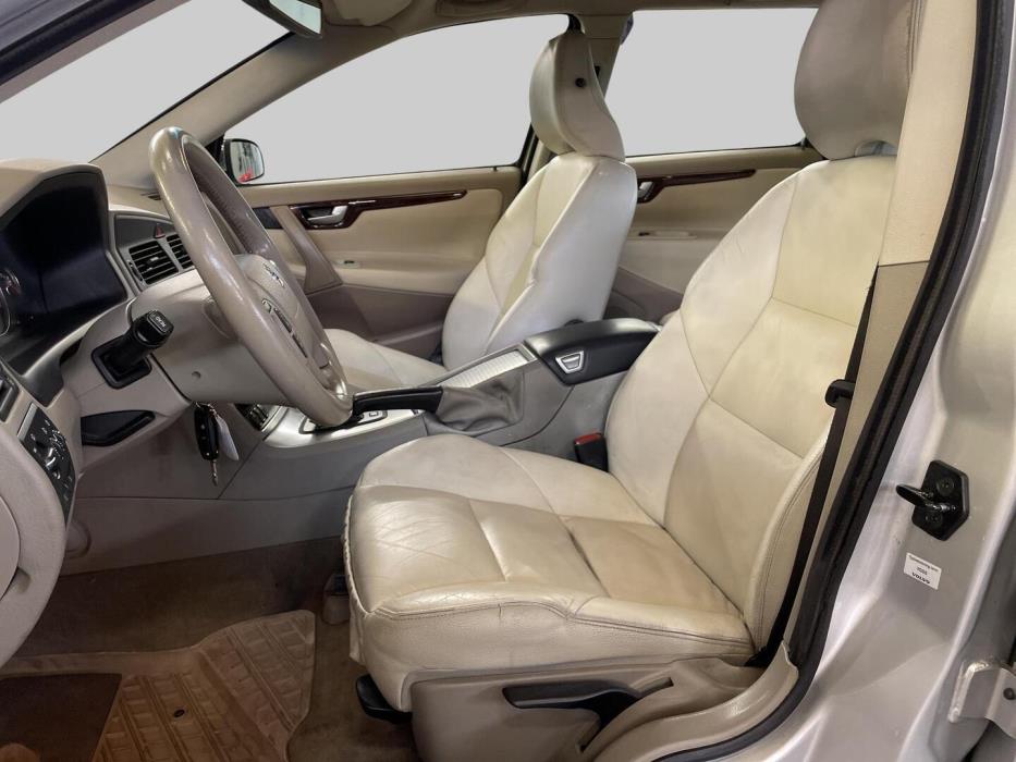 VOLVO V70 2005