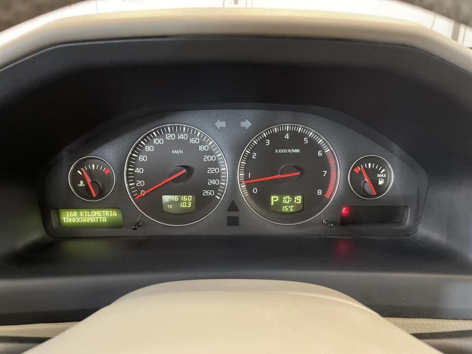 VOLVO V70 2005