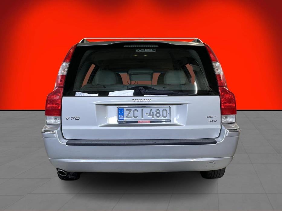 VOLVO V70 2005