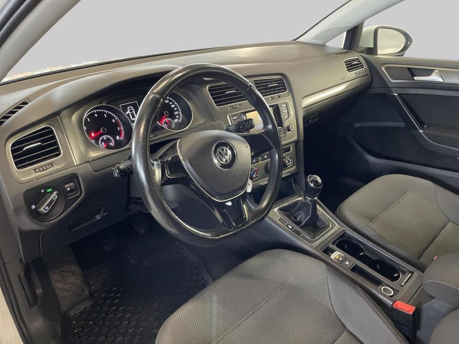 VOLKSWAGEN Golf 2013