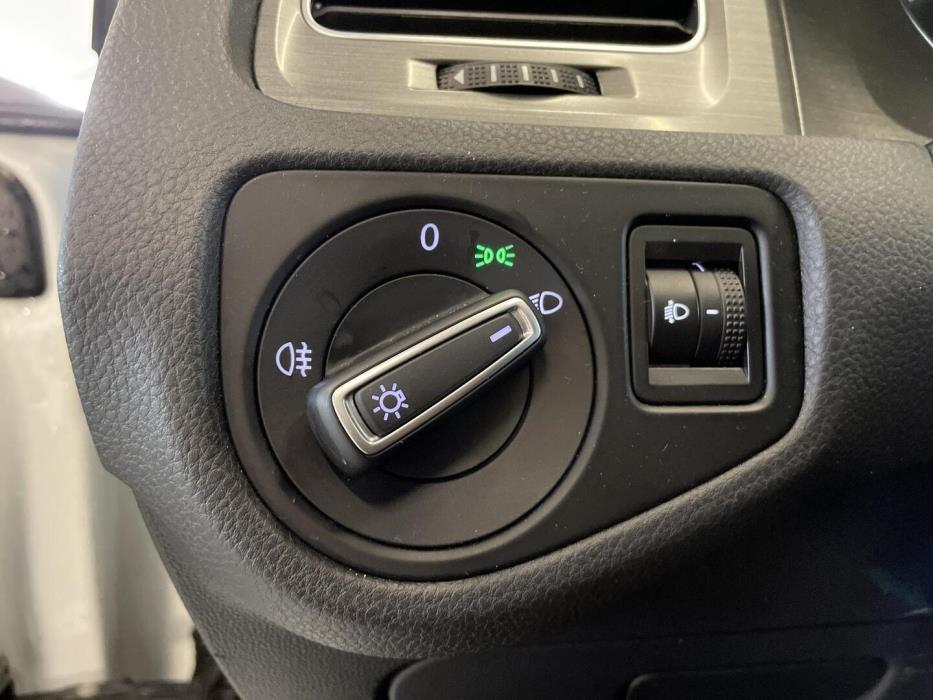 VOLKSWAGEN Golf 2013