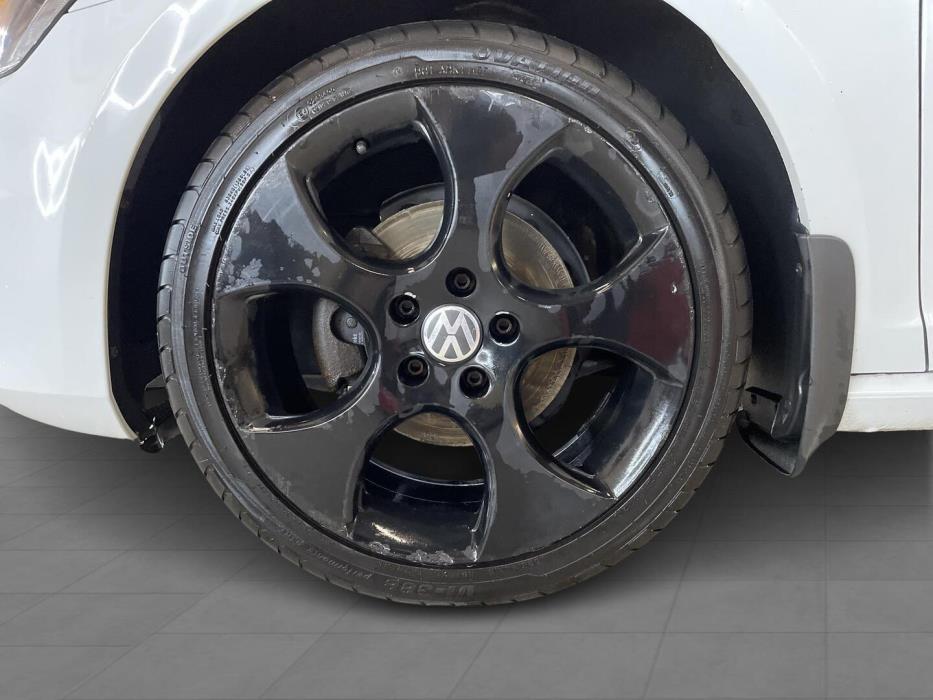 VOLKSWAGEN Golf 2013