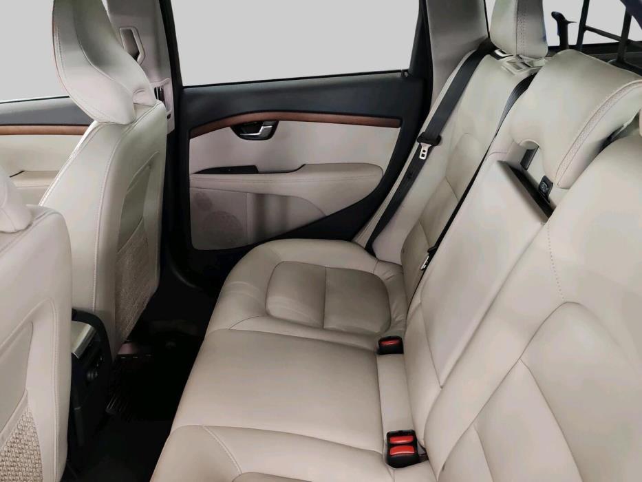 VOLVO XC70 2015