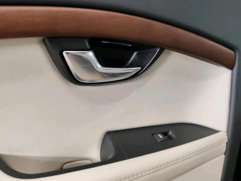 VOLVO XC70 2015