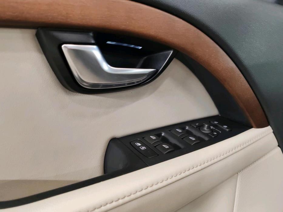 VOLVO XC70 2015