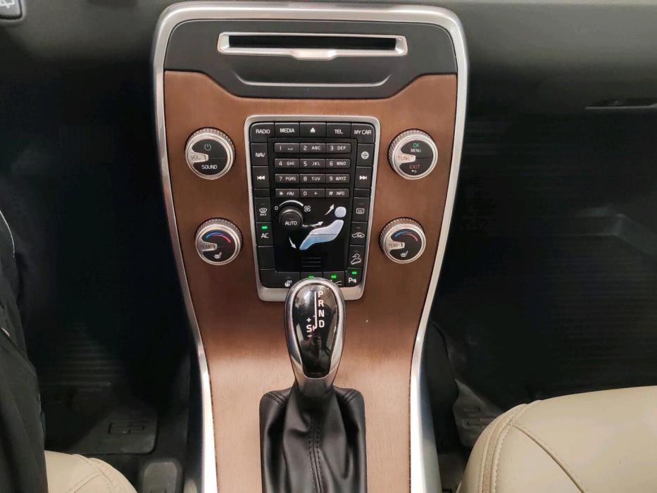 VOLVO XC70 2015