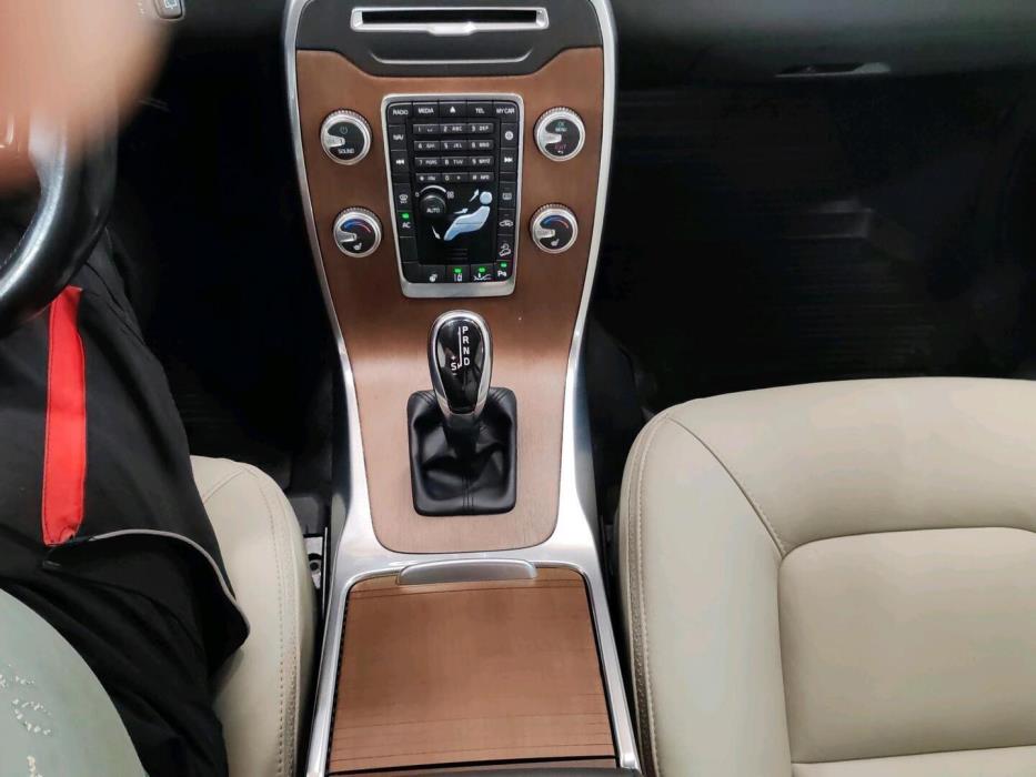 VOLVO XC70 2015