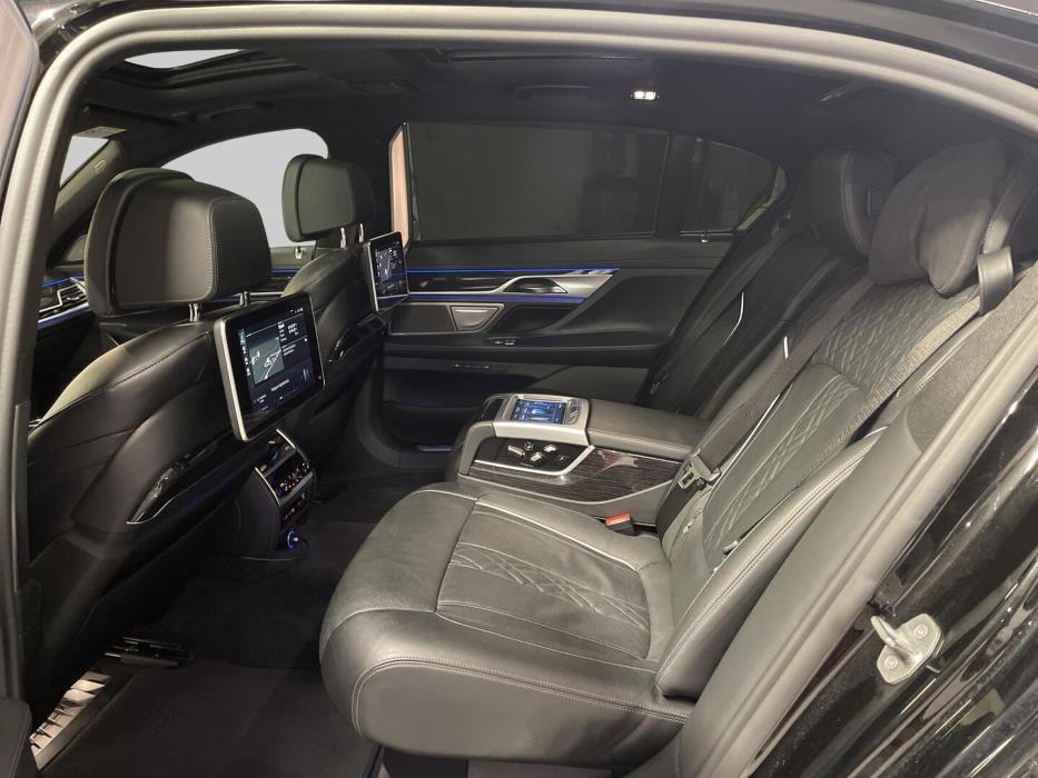 BMW 745 2020