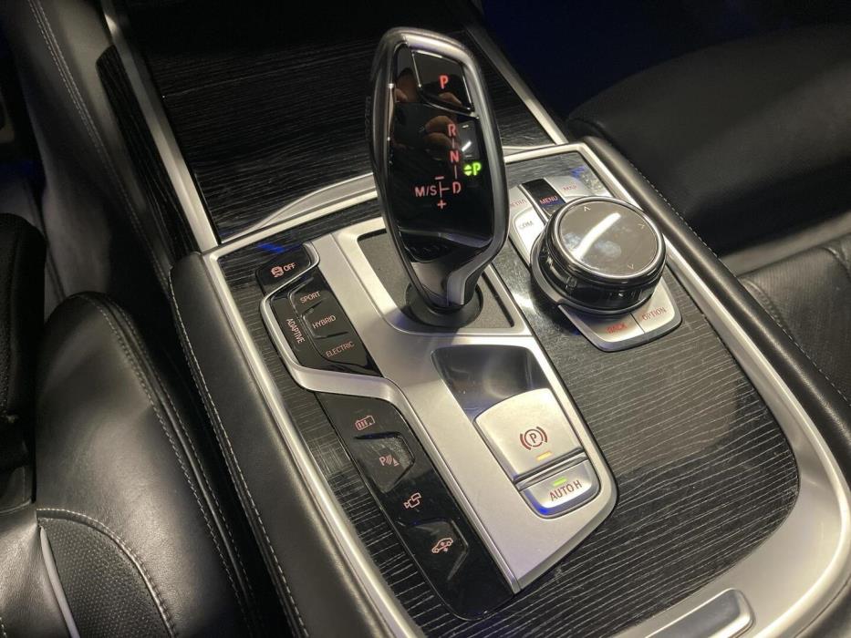 BMW 745 2020