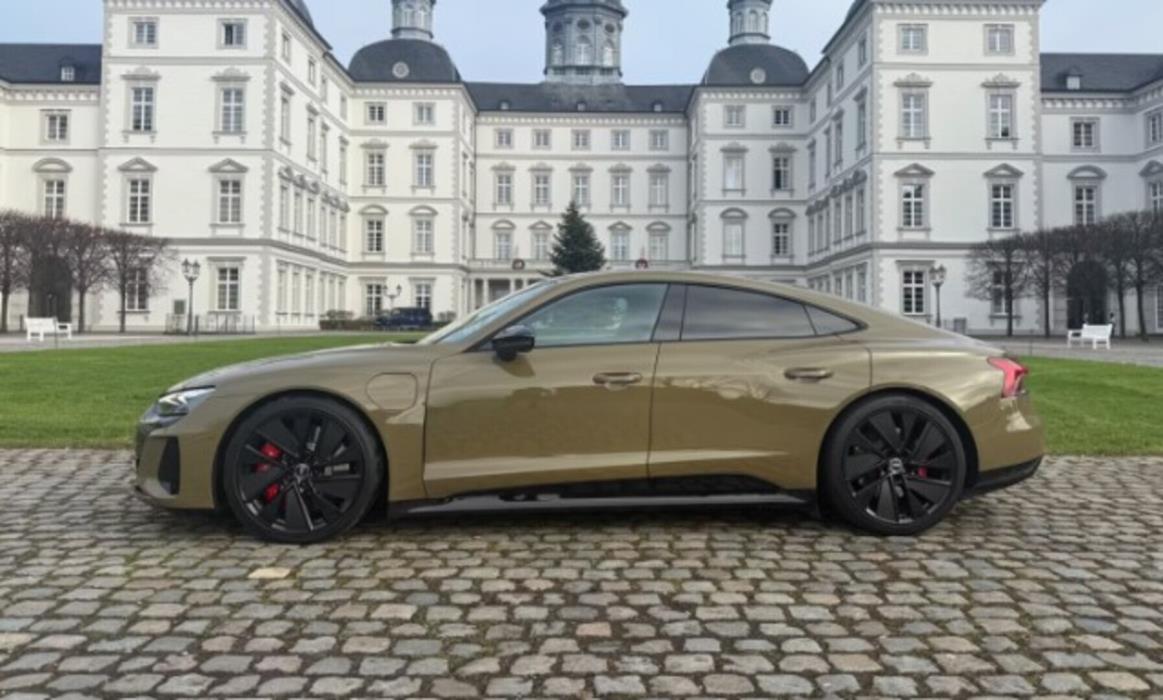 AUDI E-TRON GT RS 2022