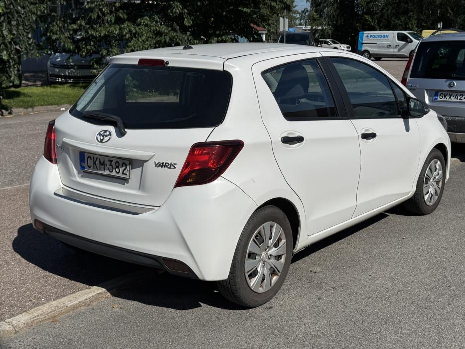 TOYOTA Yaris 2017