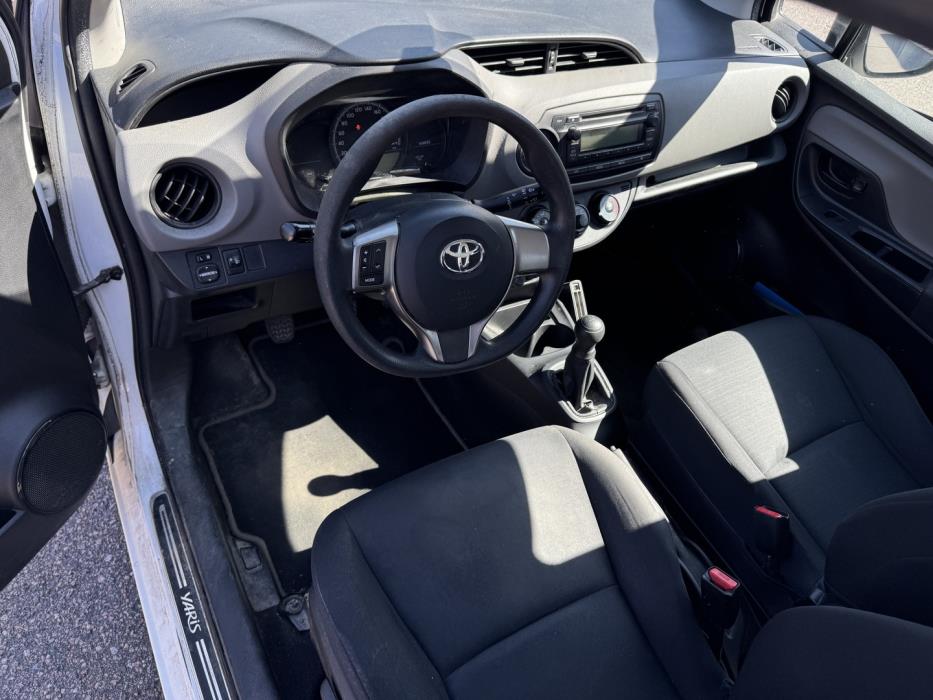 TOYOTA Yaris 2017