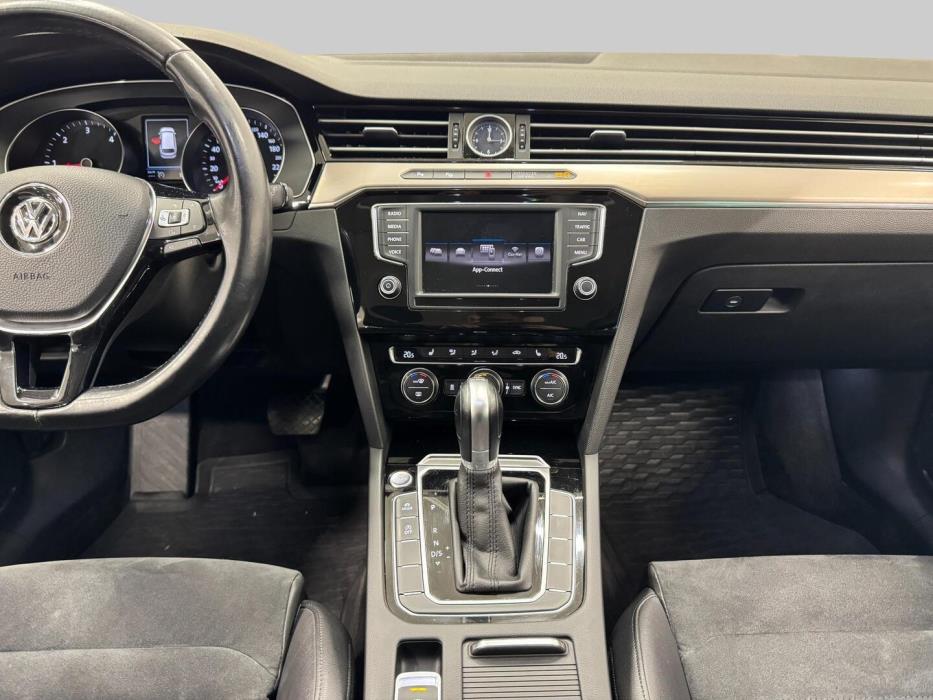 VOLKSWAGEN Passat 2017