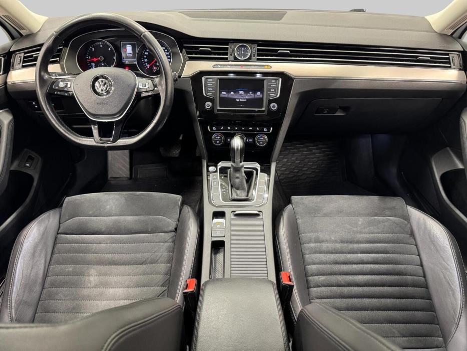VOLKSWAGEN Passat 2017