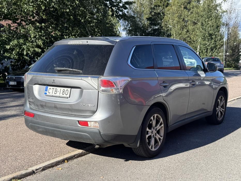 MITSUBISHI Outlander 2015