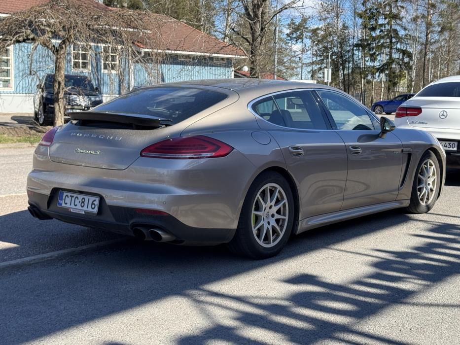 PORSCHE Panamera 2015