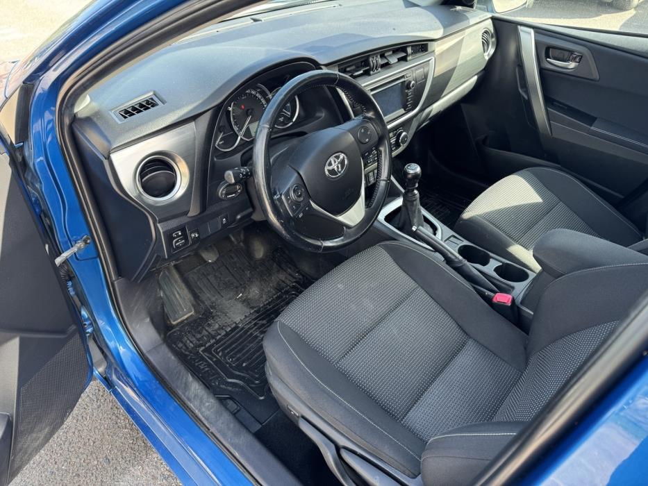 TOYOTA Auris 2014