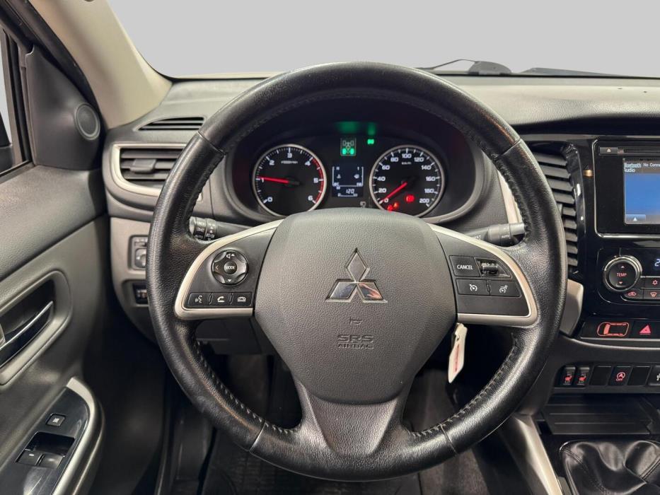 MITSUBISHI L200 2016