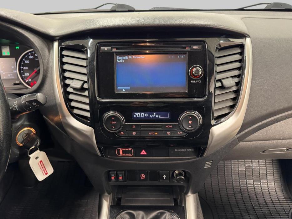 MITSUBISHI L200 2016