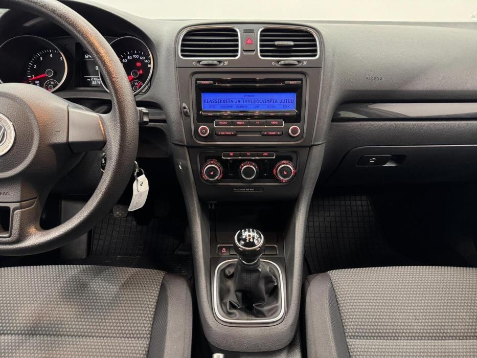 VOLKSWAGEN Golf 2010