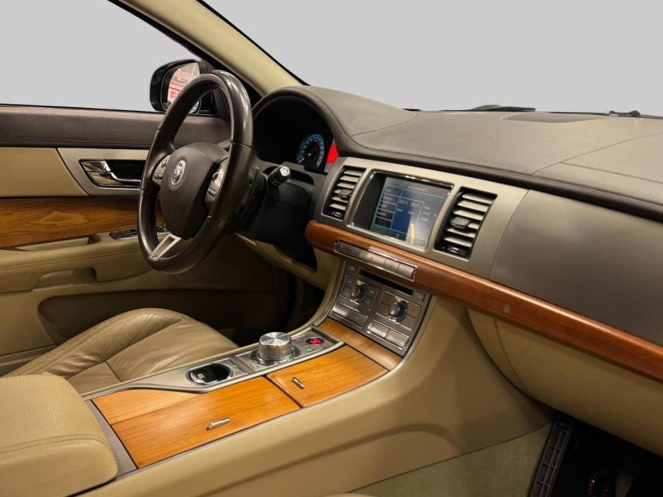 JAGUAR XF 2009