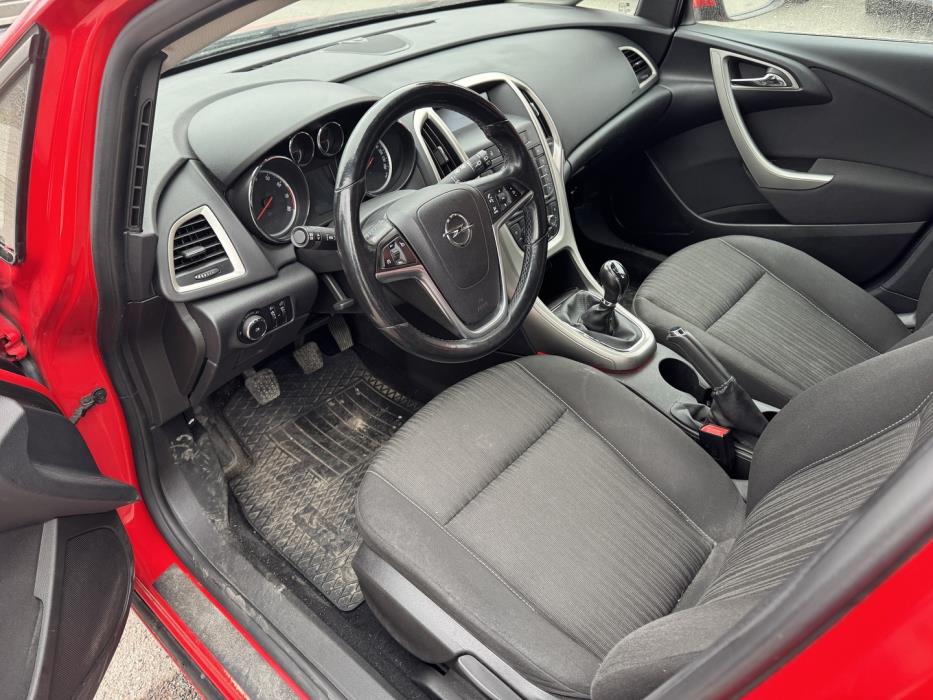 OPEL Astra 2011