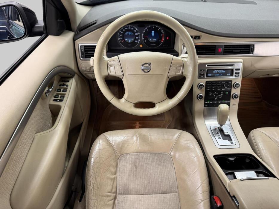 VOLVO V70 2008