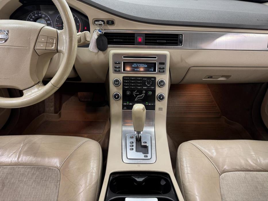 VOLVO V70 2008
